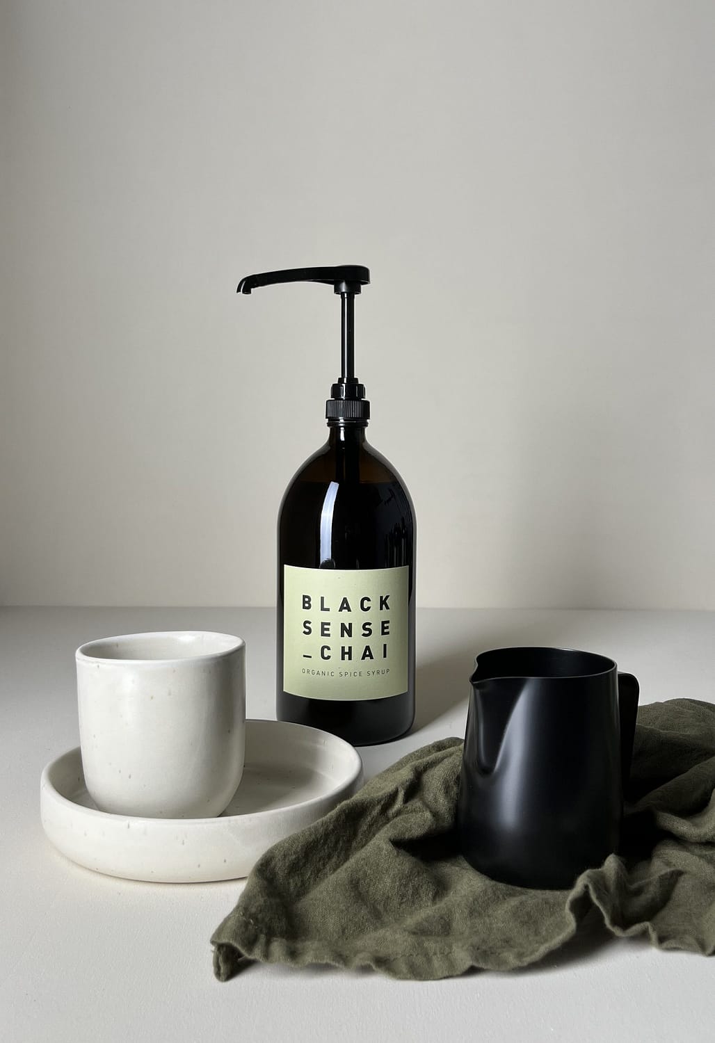Baristaste Black Sense und schwarzer Pitcher